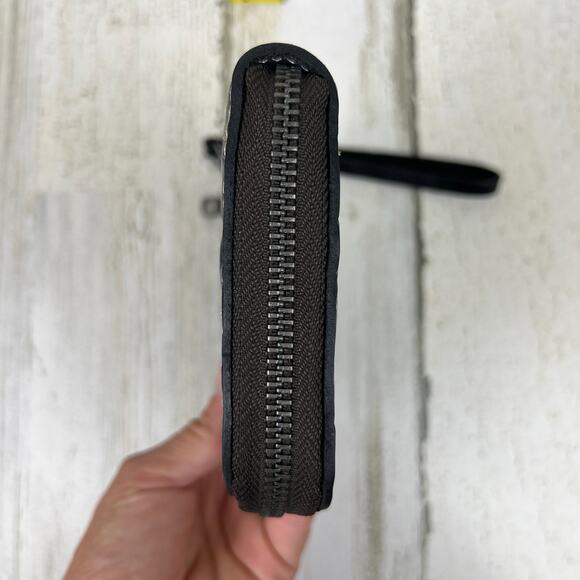 Women’s Tooled Italian Leather Black Clutch Wristlet Wallet - Picture 4 of 14